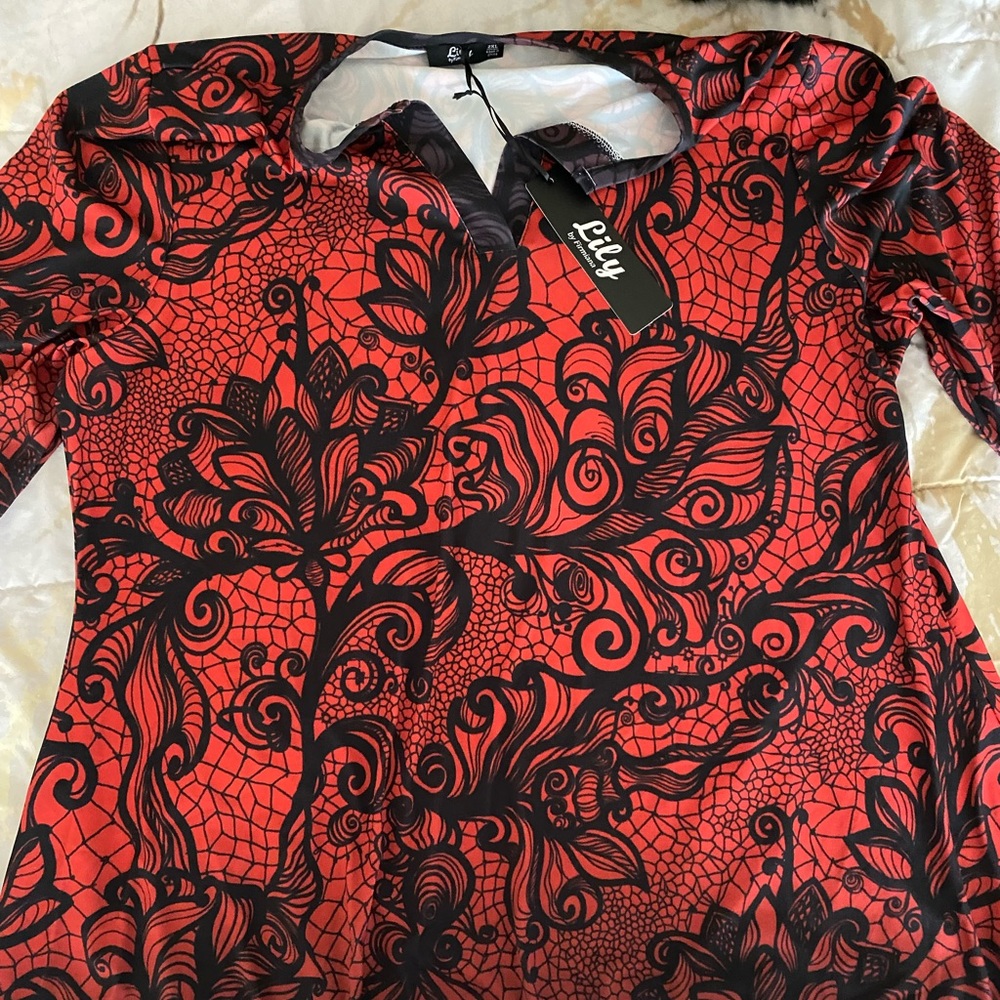 Red and black stretchy plus-size tunic